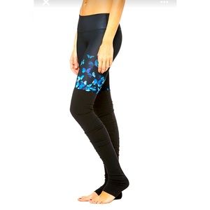 NWOT ALO GODDESS LEGGINGS- rare blue butterfly print